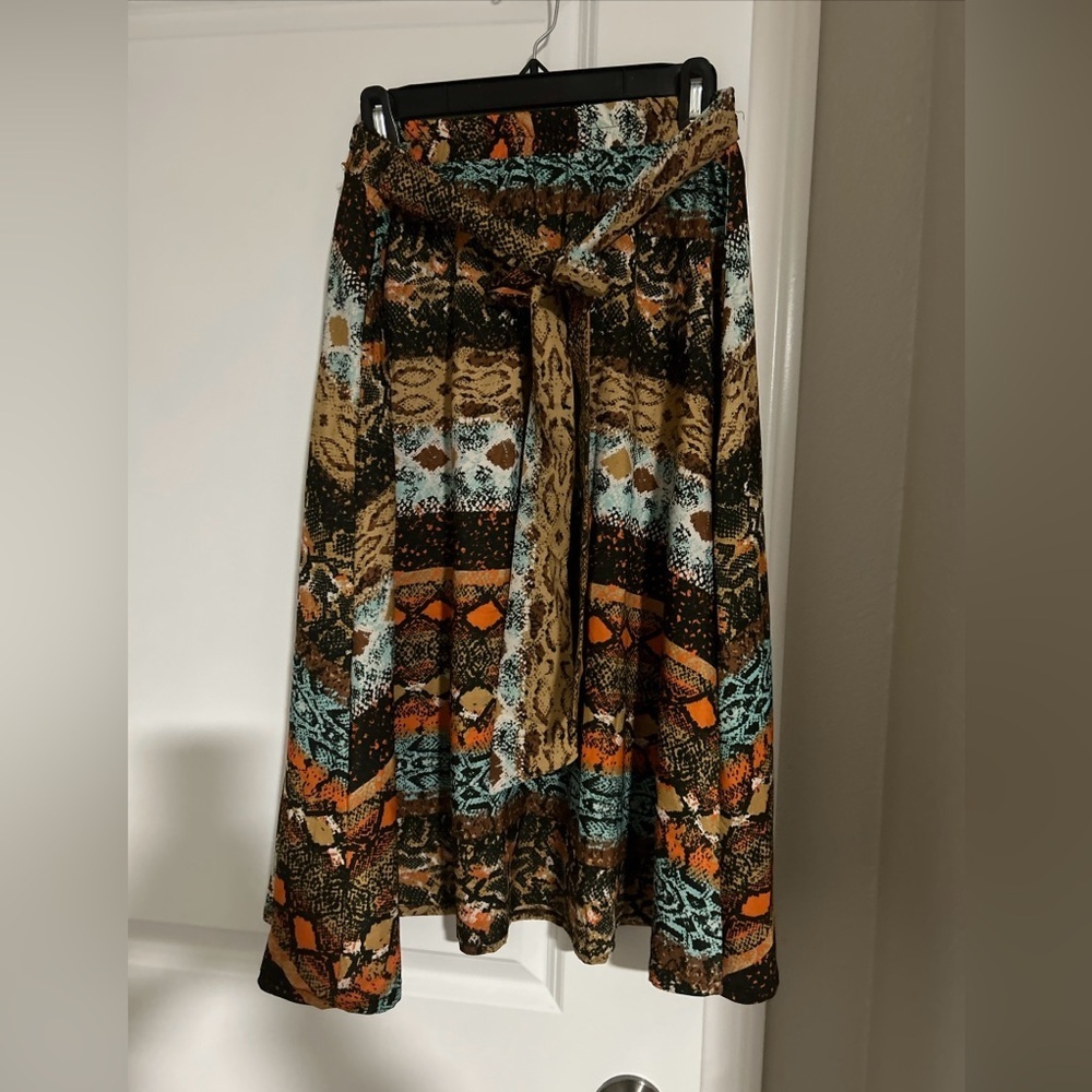 Cupio Blush Women’s Medium Midi Skirt NWT Snake Print